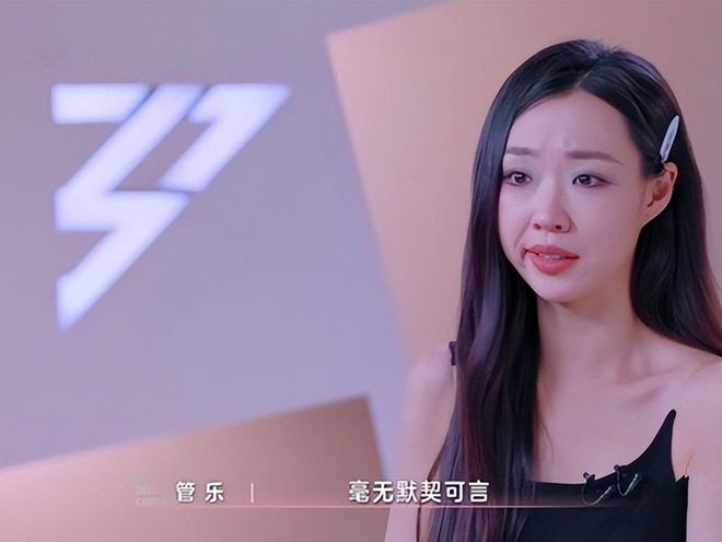 宣仪和管乐选团秀曲好抓马硬是把好牌打烂了冰球突破豪华版app浪姐6：侯佩岑、吴(图2)
