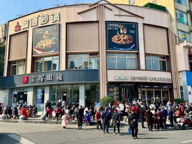 能年销500万+接待超800万人？冰球突破游戏都说餐厅生意差为何他们(图2)