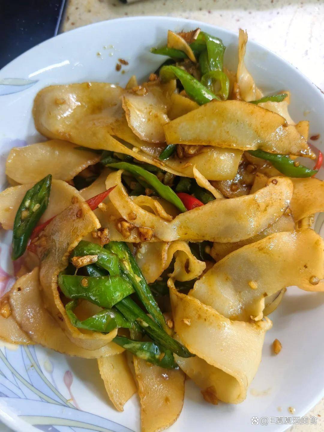 的做法螺片脆嫩爽口超鲜美冰球突破家常炒螺片好吃(图4)